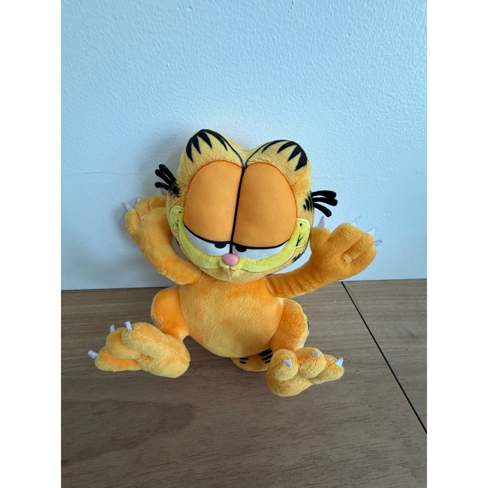 Garfield Plush Stuffed Animal Orange Tabby Cat Pouncing Pose 9 Inch Toy